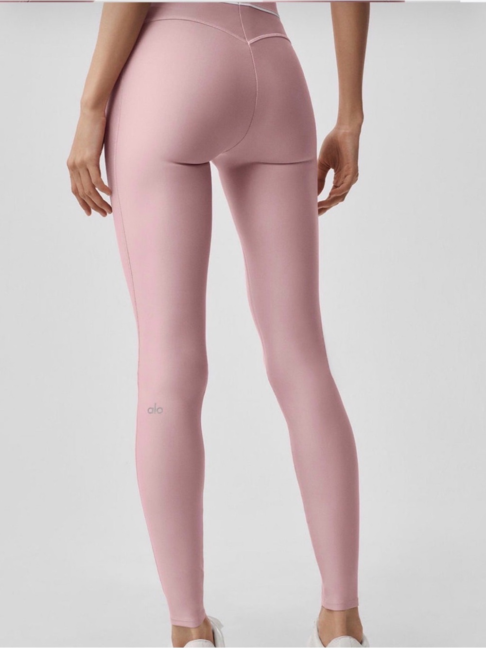 Alo Airlift High-Waist Alignment Leggings in Vintage pink - Picture 3 of 7